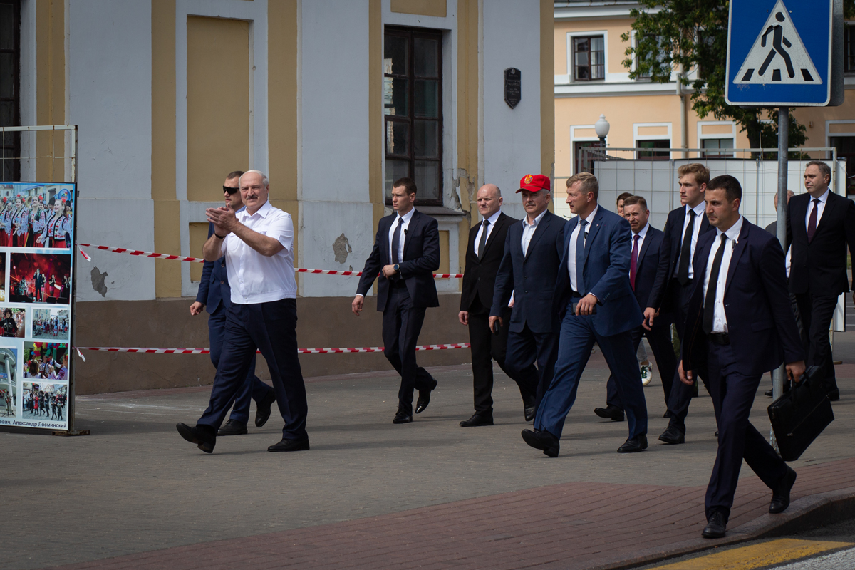 ВНС-как-«торжество-демократии»,-Путин-–-о-дворце-и-протестах,-чудо-пенсионера-и-минус-55-кг-–-все-за-вчера