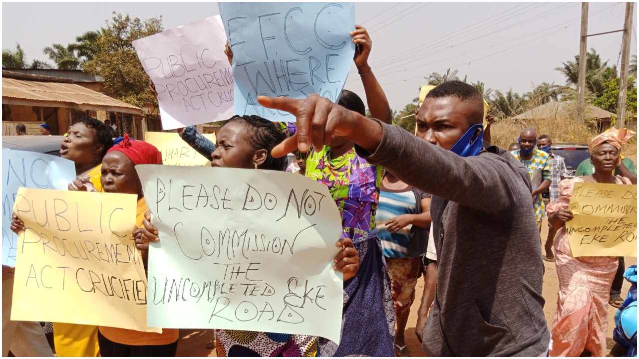 massive-protest-in-enugu-over-commissioning-of-fg’s-uncompleted-project