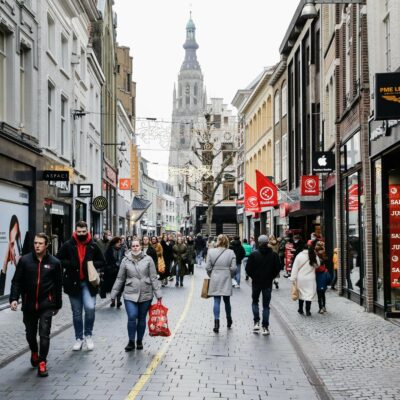 shops-in-the-netherlands-open-again,-but-northern-neighbors-prefer-to-continue-to-visit-antwerp:-“we-expected-more”