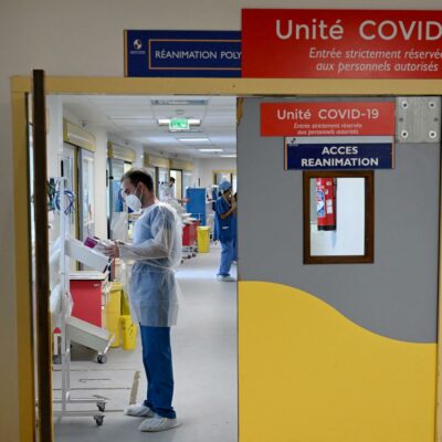 covid-19-:-47-morts-dans-les-hopitaux-francais,-1043-patients-en-reanimation