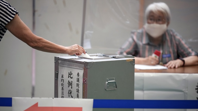 Ιαπωνία:-Άνοιξαν-οι-κάλπες-για-τις-εκλογές-–-Φαβορί-το-κόμμα-του-Κισίντα
