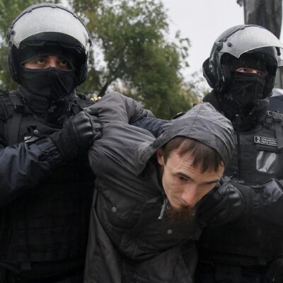 russie-:-plus-de-700-manifestants-contre-la-mobilisation-arretes