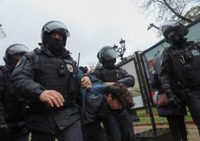 krievija-protestos-pret-mobilizaciju-aiztureti-vairak-neka-600-cilveku