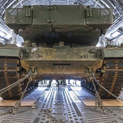 canada-a-trimis-primul-tanc-leopard-2-in-ucraina.-kievul-sustine-ca-rusii-folosesc-„intreaga-putere”-de-lupta-pentru-a-cuceri-bahmutul