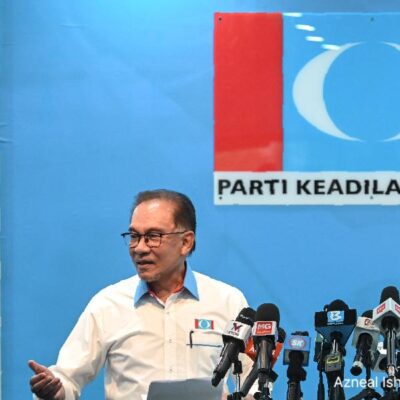 no-salary-for-nurul-izzah,-pm-says-others-shouldn’t-hire-family-with-pay