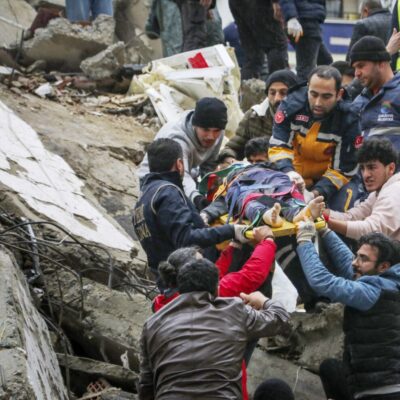 По-земјотресот-во-Турција-и-Сирија-околу-2600-загинати,-најмалку-11.000-повредени-|-Макфакс
