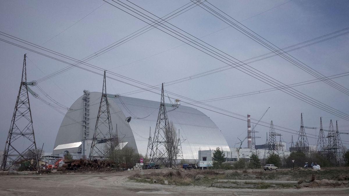 rusove-loni-v cernobylu-rybarili-primo-v chladici-komore-reaktoru