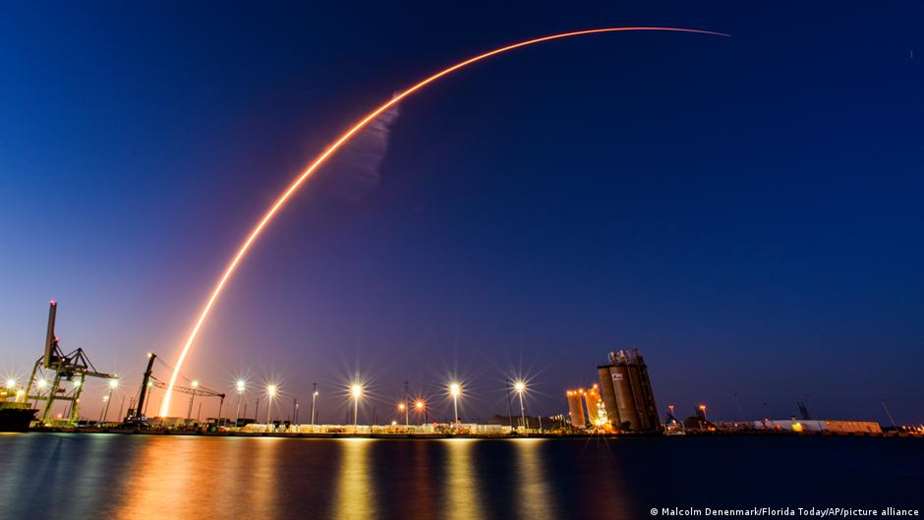 spacex-lanza-super-cohete-con-el-satelite-viasat-3