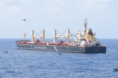 marina-indiana-a-salvat-17-marinari-sechestrati-de-pirati-somalezi.-nava-ruen-fusese-capturata-anul-trecut