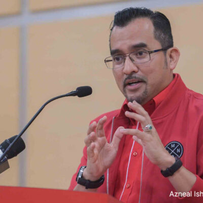 umno-voices-full-support-for-youth-chief’s-position-on-socks