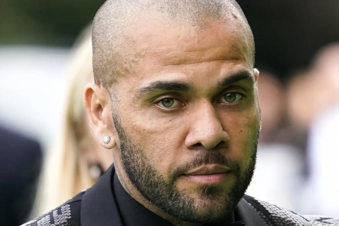 they’ve-to-pay-–-ex-brazilian-teammate-condemns-dani-alves,-robinho-amid-rape-charges