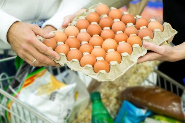 supermarkety-dal-prodavaji-vejce-z klecovych-chovu