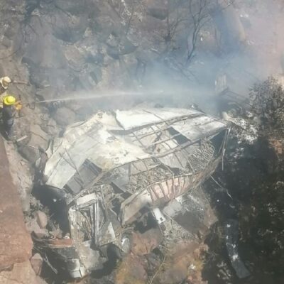 Автобус-паднал-од-мост-во-Јужна-Африка,-загинале-45-патници-|-360-степени