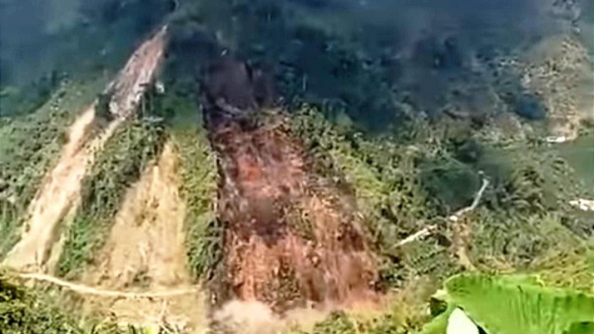 video:-impresionante-deslizamiento-de-tierra-tapo-via-y-obstruye-un-rio-en-caldas