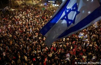 massenkundgebung-in-israel-gegen-regierungschef-netanjahu