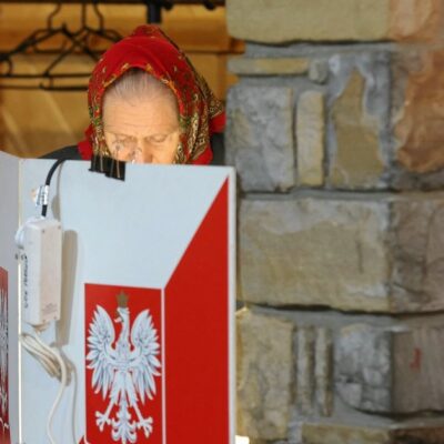 rinkeju-apklausa:-lenkijos-vietos-valdzios-rinkimuose-nedidele-persvara-pelno-pis