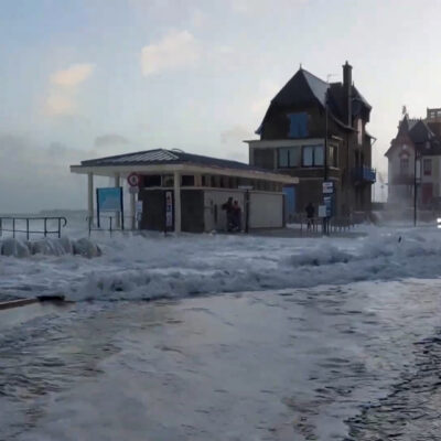 inondation-a-saint-malo:-la-vieille-ville-touchee-par-les-grandes-marees-et-la-tempete-pierrick