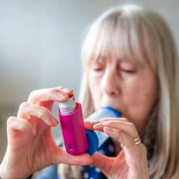 veel-klachten-gemeld-over-astmapuffer,-medicijnautoriteit-stelt-onderzoek-in