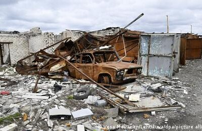 ukraine:-wiederaufbau,-wahrend-im-krieg-die-bomben-fallen