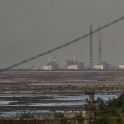 advierten-que-ataques-a-planta-nucleoelectrica-en-ucrania-ponen-en-riesgo-al-mundo