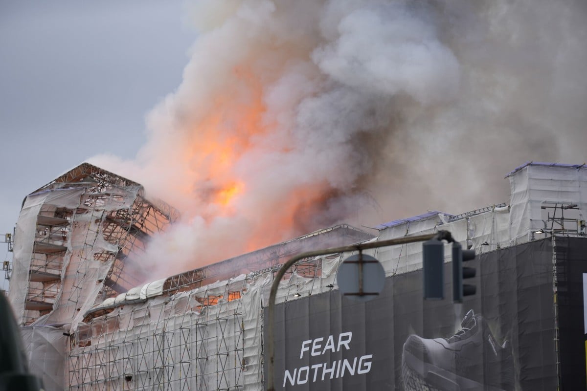 ‘notre-dame-all-over-again’:-fire-breaks-out-at-copenhagen’s-historic-stock-exchange