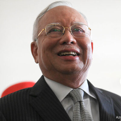 house-arrest:-media-barred-from-covering-najib’s-judicial-review