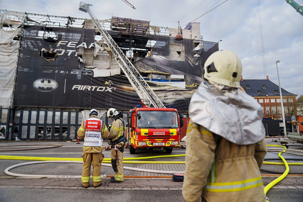 firefighters-still-tackling-flames-at-copenhagen-stock-exhange-on-second-day