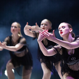 galerii:-koolitantsu-viimane-piirkondlik-tantsupaev-toi-lavale-ponevad-trikid