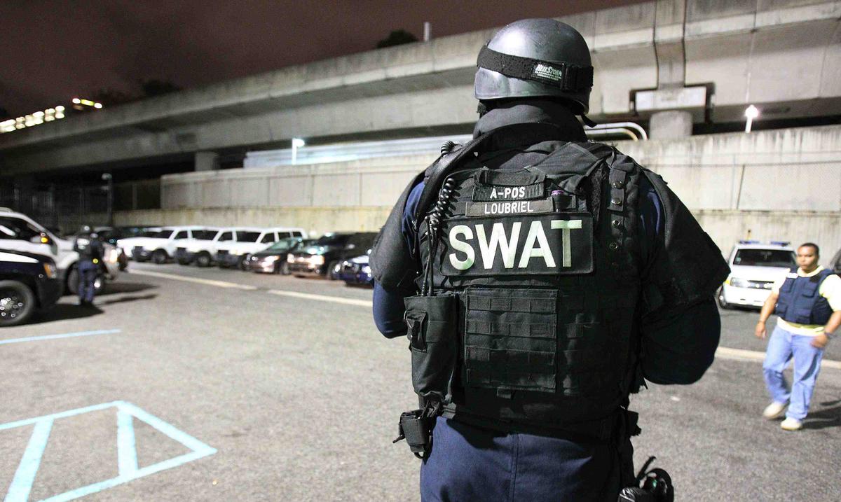 agente-de-swat-resulta-herido-con-arma-blanca-tras-intervencion-en-san-sebastian