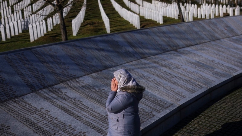 Резолуцијата-на-ОН-за-признавање-на-геноцидот-во-Сребреница-ги-разгорува-тензиите-|-Глас-на-Америка