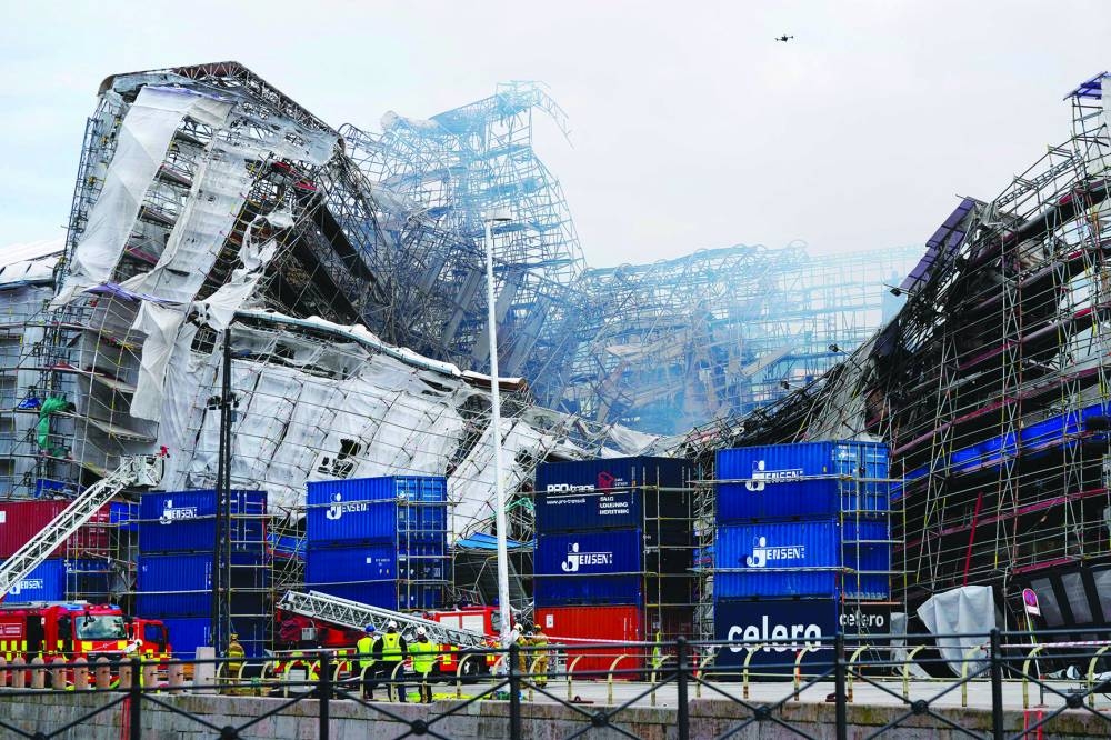 walls-collapse-at-copenhagen’s-blaze-hit-old-stock-exchange