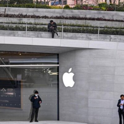apple-drops-whatsapp,-threads-from-china-app-store-on-official-order:-report