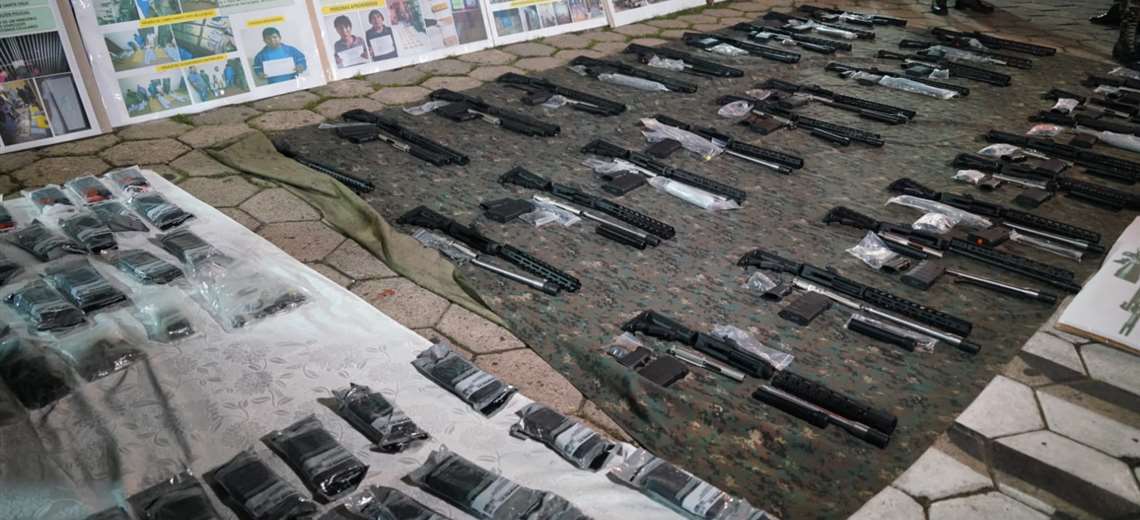 felcn-secuestra-30-fusiles-de-guerra-y-243-kilos-de-droga-en-la-pampa-de-la-isla