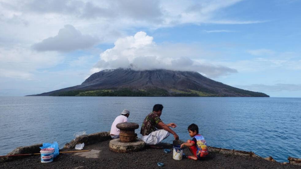 indonesia-on-alert-for-more-eruptions-at-remote-volcano