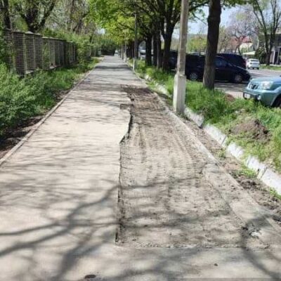 На улице-Медерова-в Бишкеке-раскопали-новый-тротуар