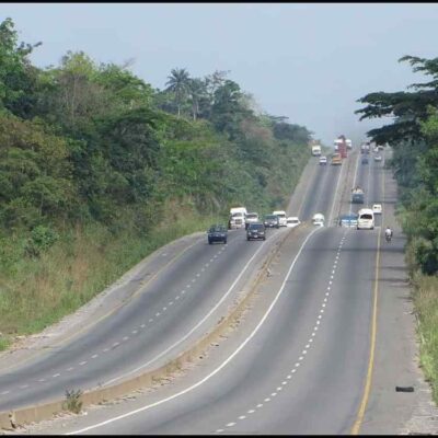один погибший, шесть раненых в аварии на скоростной автомагистрали в Лагосе-Абеокута