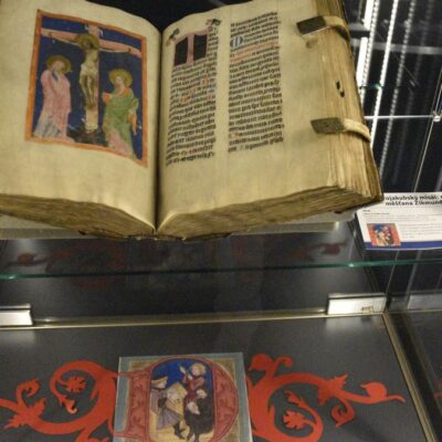 archiv-v brne-vystavuje-nejstarsi-rukopisne-knihy-na-morave,-nektere-z unikatu-jsou-vystaveny-poprve