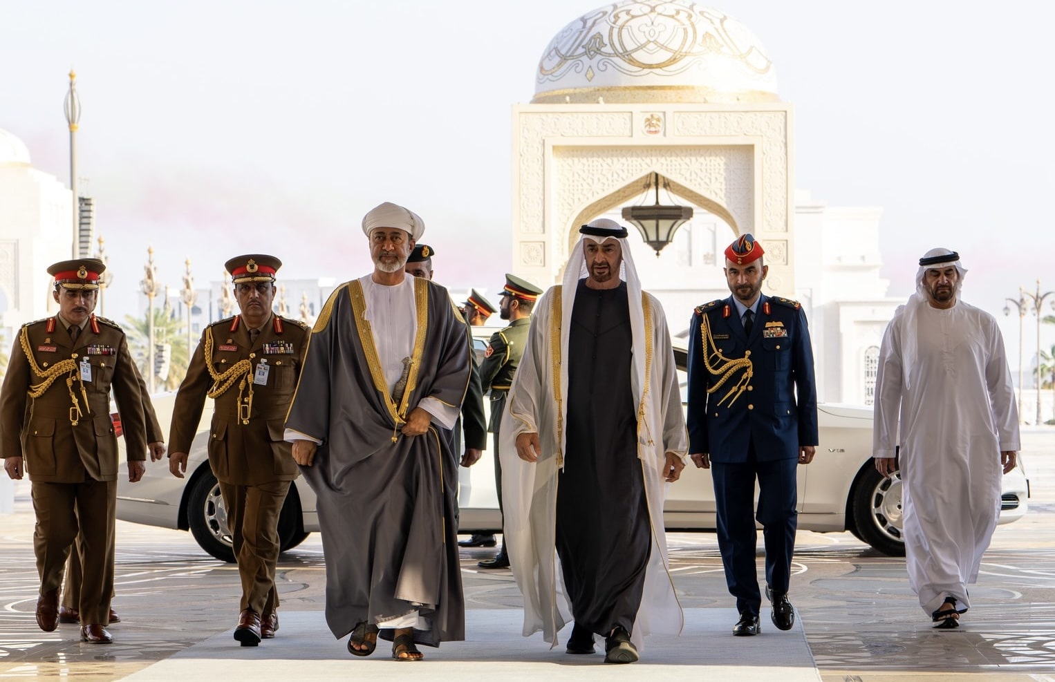 بالصور:-أهم-ما-تضمنته-زيارة-جلالة-السلطان-إلى-الإمارات