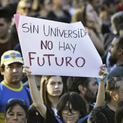 decenas-de-miles-de-estudiantes-marchan-en-argentina-en-defensa-de-la-universidad-publica