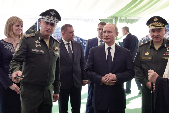 russische-onderminister-van-defensie-opgepakt-op-verdenking-van-“grootschalige-corruptie”