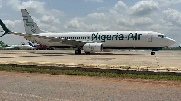 efcc-arrests-nigeria’s-former-aviation-minister-over-alleged-n8bn-nigeria-air-fraud