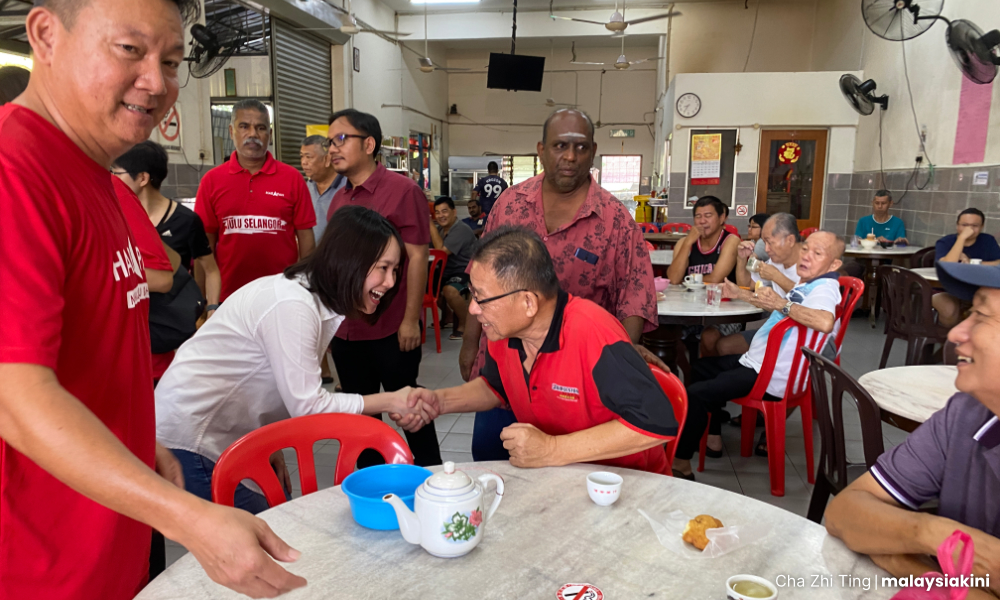 warm-welcome-for-dap-candidate’s-first-walkabout-in-kkb