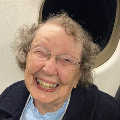 la-mujer-de-101-anos-que-una-aerolinea-confunde-constantemente-por-una-bebe