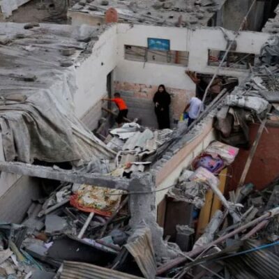"نيويورك-تايمز":-"إسرائيل"-تُدمّر-المستشفيات-في-غزّة-والنظام-الصحي-على-وشك-الانهيار