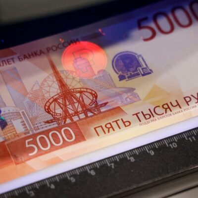rusijos-pagrindiniai-eksportuotojai-toliau-privales-konvertuoti-uzsienio-valiuta-i-rublius
