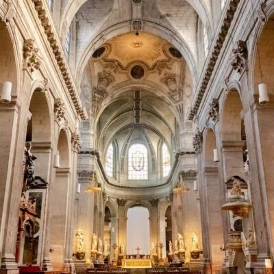 la-iglesia-de-paris-donde-esta-enterrada-una-de-las-reinas-mas-polemicas-de-espana