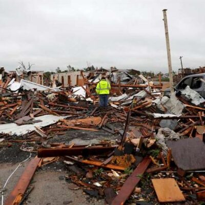 decenas-de-tornados-causan-muerte-y-destruccion-en-eeuu.