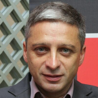 radio-france-licencie-le-journaliste-politique-jean-francois-achilli,-accuse-d’avoir-collabore-avec-jordan-bardella