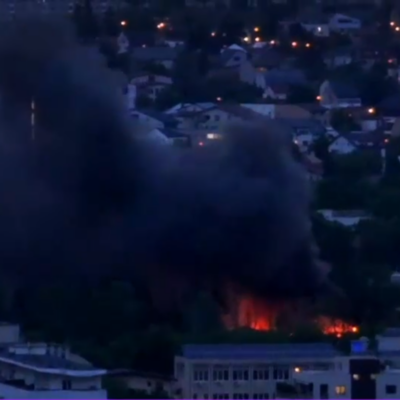 incendiu-si-explozii-la-o-cladire-din-sectorul-1-al-capitalei-pompierii-au-intervenit-cu-15-autospeciale.-a-fost-emis-mesaj-ro-alert