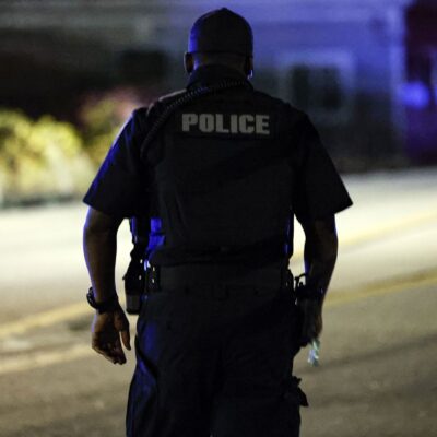 tres-policias-mortos-em-“dia-absolutamente-tragico-na-cidade-de-charlotte”